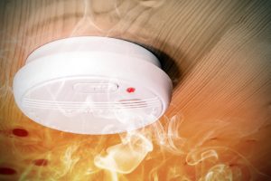 smoke-and-carbon-monoxide-detector-with-smoke